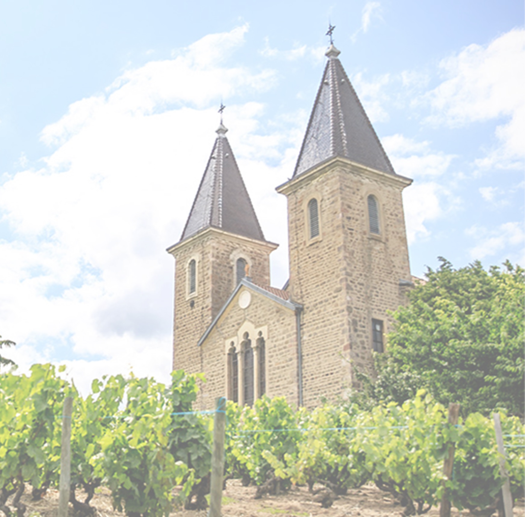 Église jouxtant l'école dans le Beaujolais